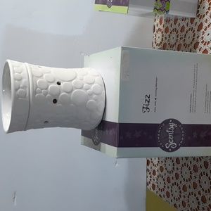 SCENTSY FIZZ Full sz WARMER